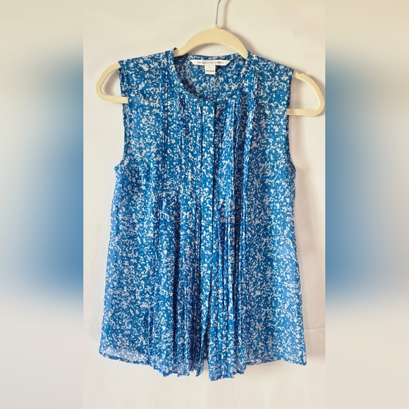 Diane Von Furstenberg 100% Silk Pleated Sleeveless Flowy Top Size 2 - Picture 1 of 8